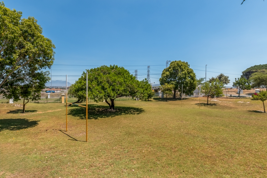 2 Bedroom Property for Sale in Zevenzicht Western Cape